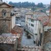 Vista verso Piazza Baldaccio (del mercatale) e le colonne di Borgo